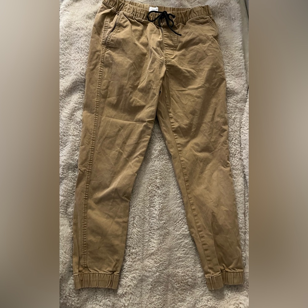 Old Navy Men's Khaki Pants-Trendy tapered fit at bottom!